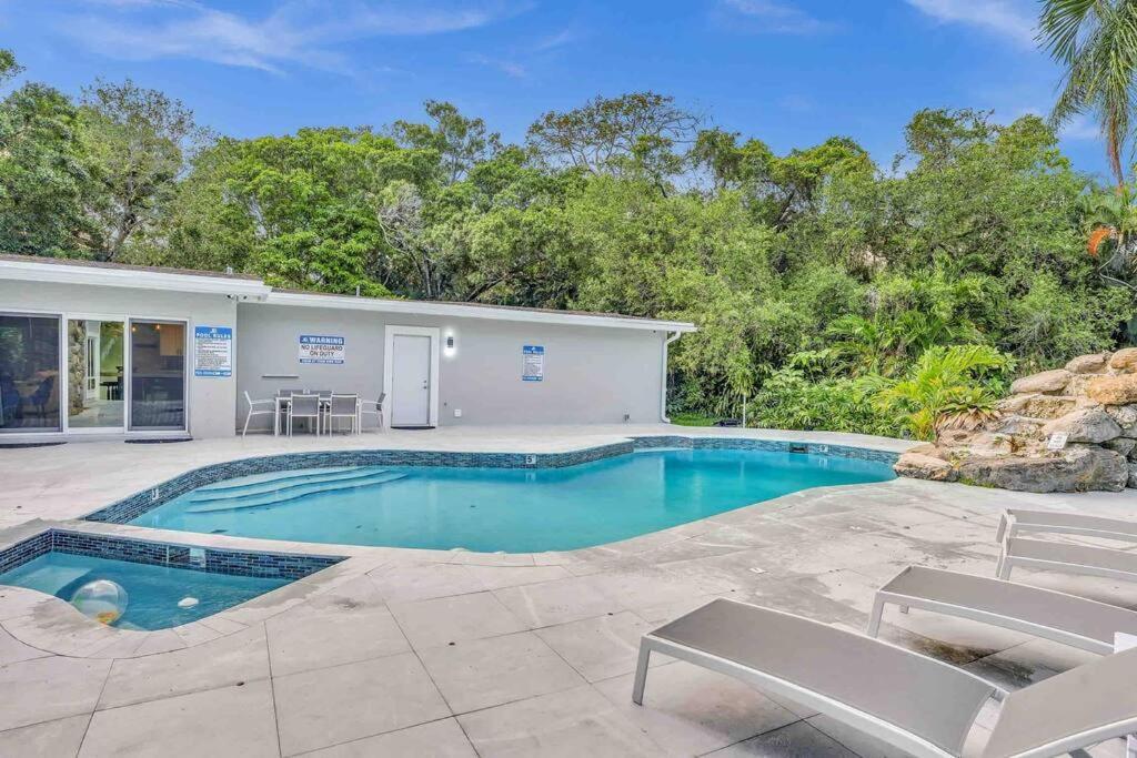 Villa Rare Hidden Getaway Heated Pool 1.5 Acres! Sleeps 16 à Fort Lauderdale Extérieur photo
