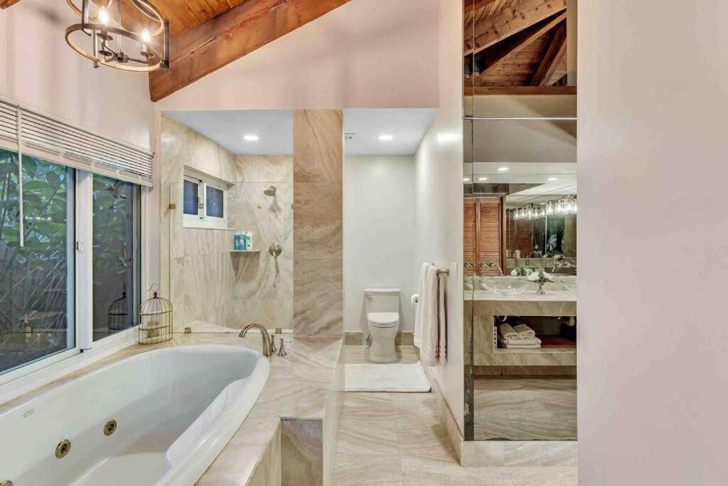 Villa Rare Hidden Getaway Heated Pool 1.5 Acres! Sleeps 16 à Fort Lauderdale Extérieur photo