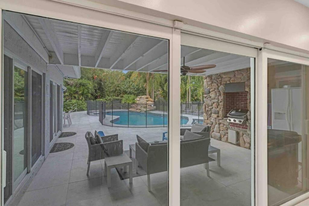 Villa Rare Hidden Getaway Heated Pool 1.5 Acres! Sleeps 16 à Fort Lauderdale Extérieur photo