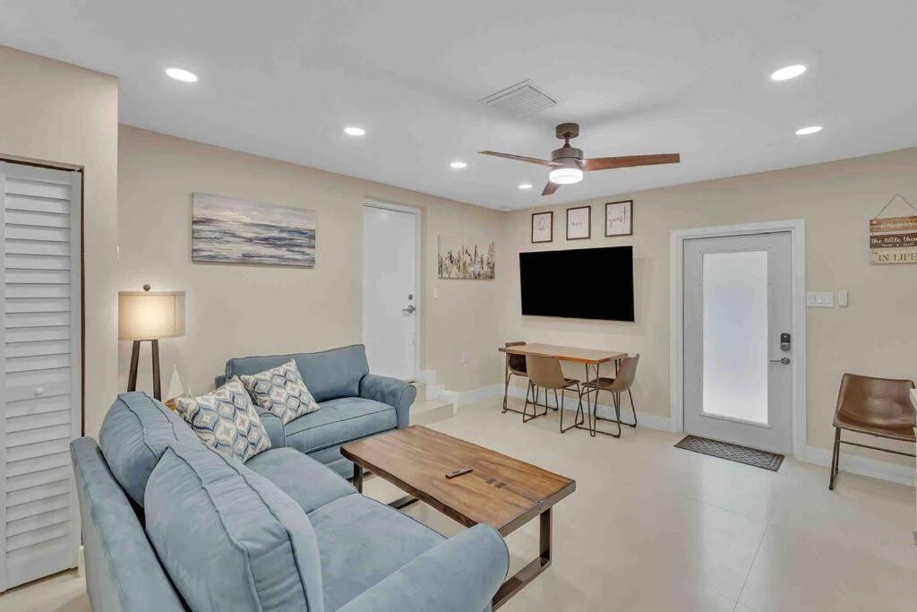Villa Rare Hidden Getaway Heated Pool 1.5 Acres! Sleeps 16 à Fort Lauderdale Extérieur photo