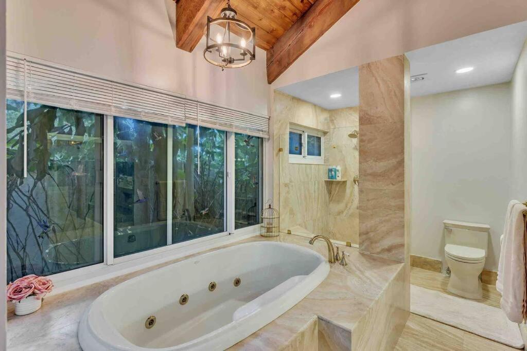 Villa Rare Hidden Getaway Heated Pool 1.5 Acres! Sleeps 16 à Fort Lauderdale Extérieur photo