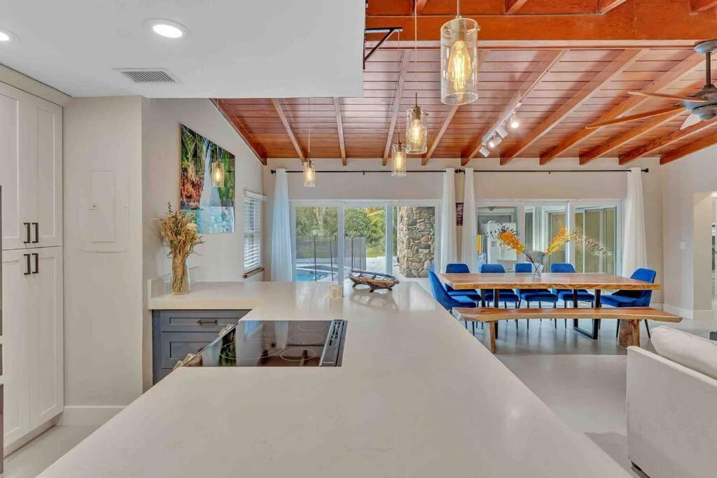 Villa Rare Hidden Getaway Heated Pool 1.5 Acres! Sleeps 16 à Fort Lauderdale Extérieur photo