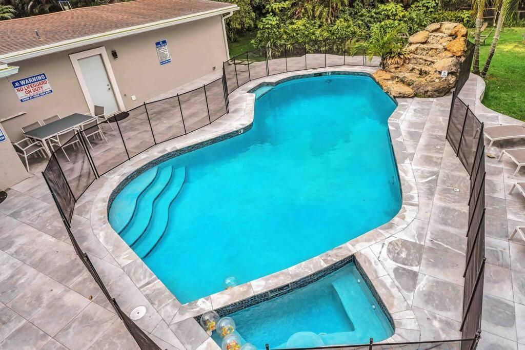 Villa Rare Hidden Getaway Heated Pool 1.5 Acres! Sleeps 16 à Fort Lauderdale Extérieur photo